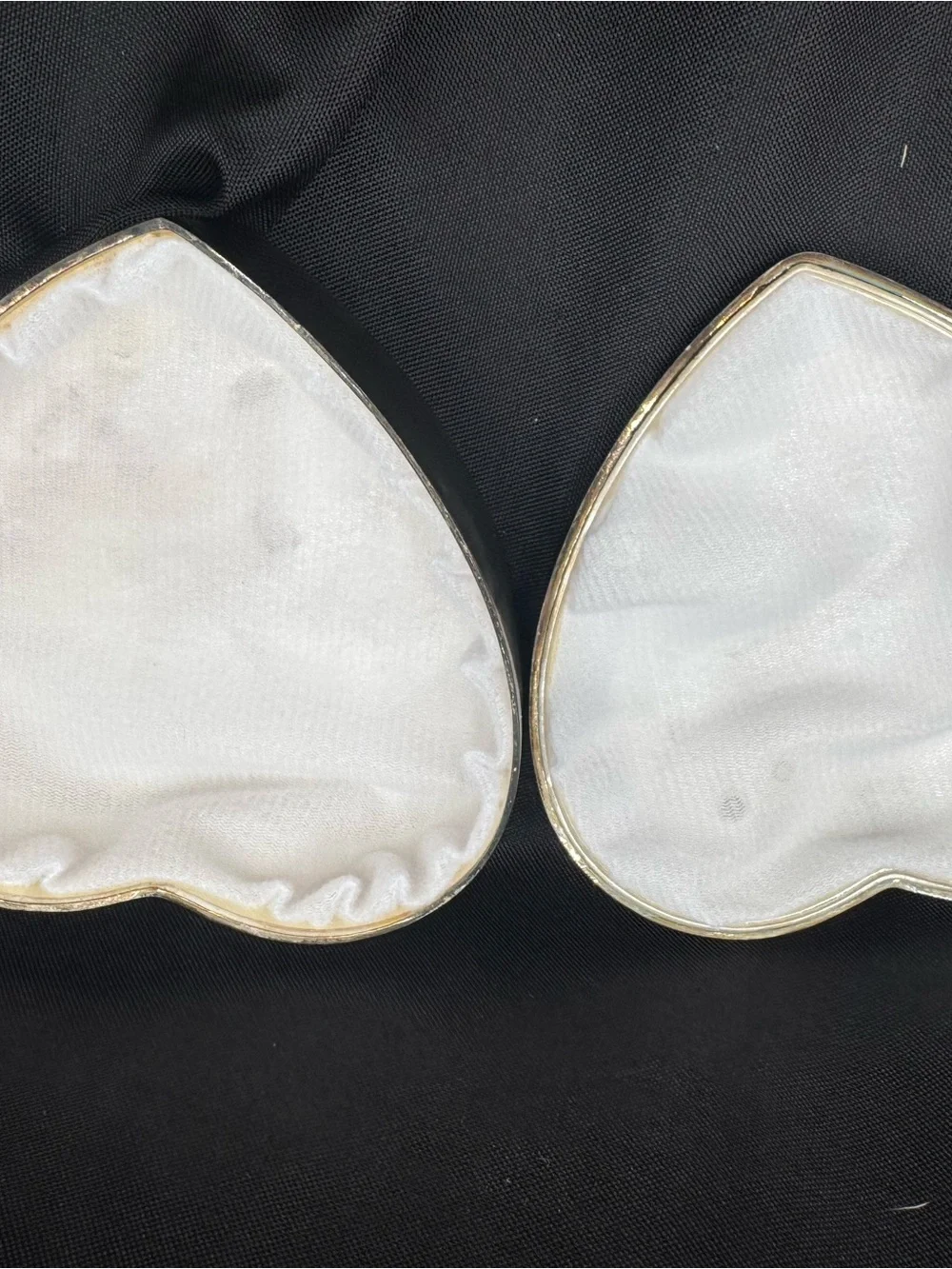 Source Unknown Heart-Shaped Jewelry Box with Gold Bow